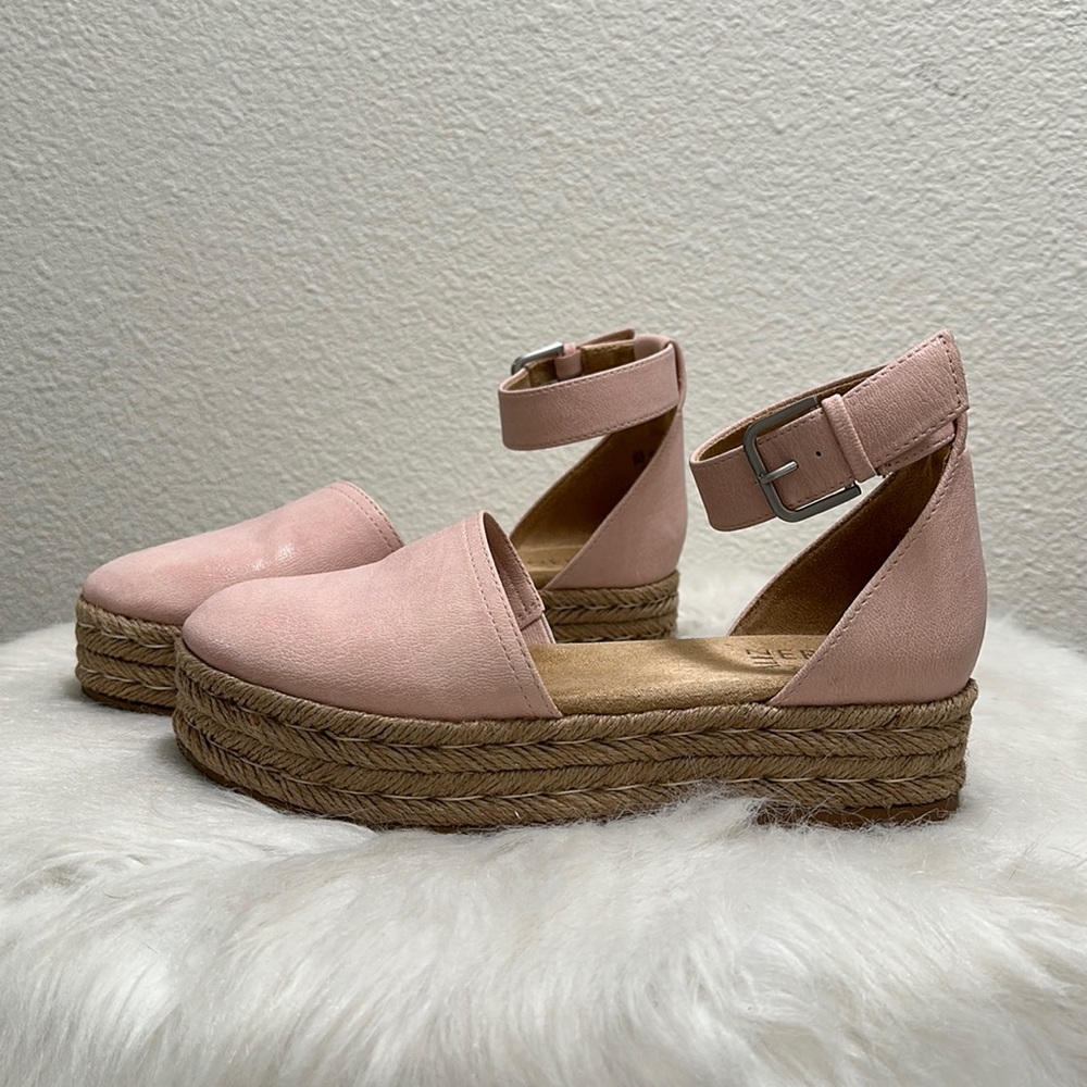 Naturalizer platform sandals